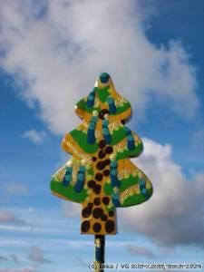 Kunstvoll bemalter Tannenbaum