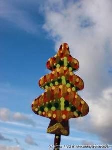 Kunstvoll bemalter Tannenbaum