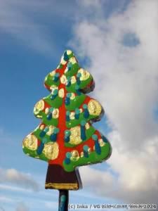 Kunstvoll bemalter Tannenbaum