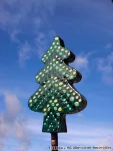 Kunstvoll bemalter Tannenbaum