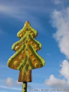 Kunstvoll bemalter Tannenbaum